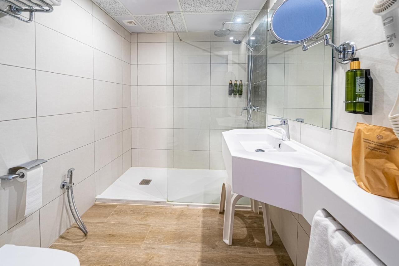 Sky Room with Terrace and Sea View,1377942929:JPEG